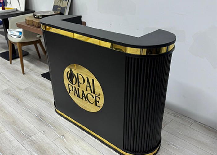 في شركة OVI Furniture SA، لدينا الحل المثالي لتأثيث كل مكان ضيافة، من المطاعم والمقاهي إلى الفنادق والنوادي وصالونات التجميل. أياً كان أسلوبك أو تصميمك الداخلي أو ذوقك، فلدينا الحل الذي يناسبك تمامًا.